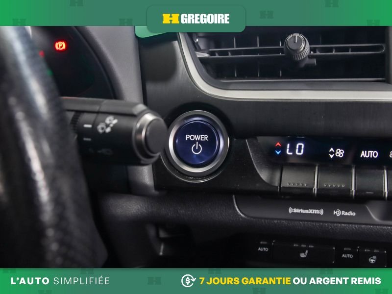 2020 Lexus UX White Blainville - photo #15