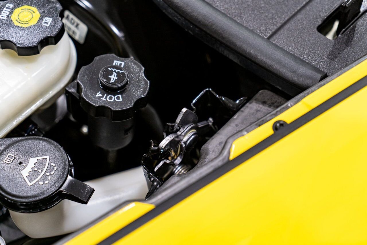 2008 Chevrolet Corvette PRIX EN USD | With Only 900km (563mi) From New With Window Sticker Yellow Montreal - photo #30