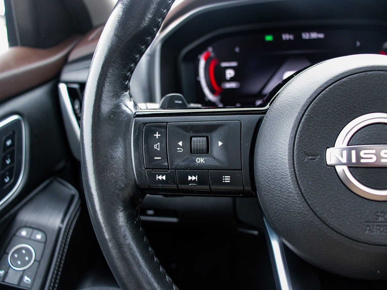 2023 Nissan Rogue AWD Platinum Grey Sherwood Park - photo #19