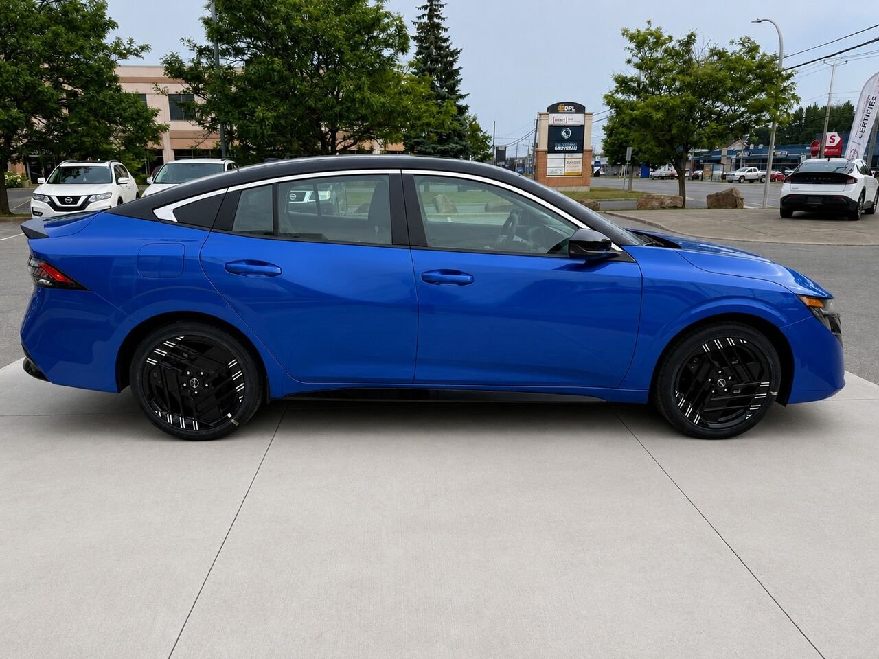 2026 NISSAN Sentra SENTRA SR Bluestone Pearl/Super Black Châteauguay - photo #7