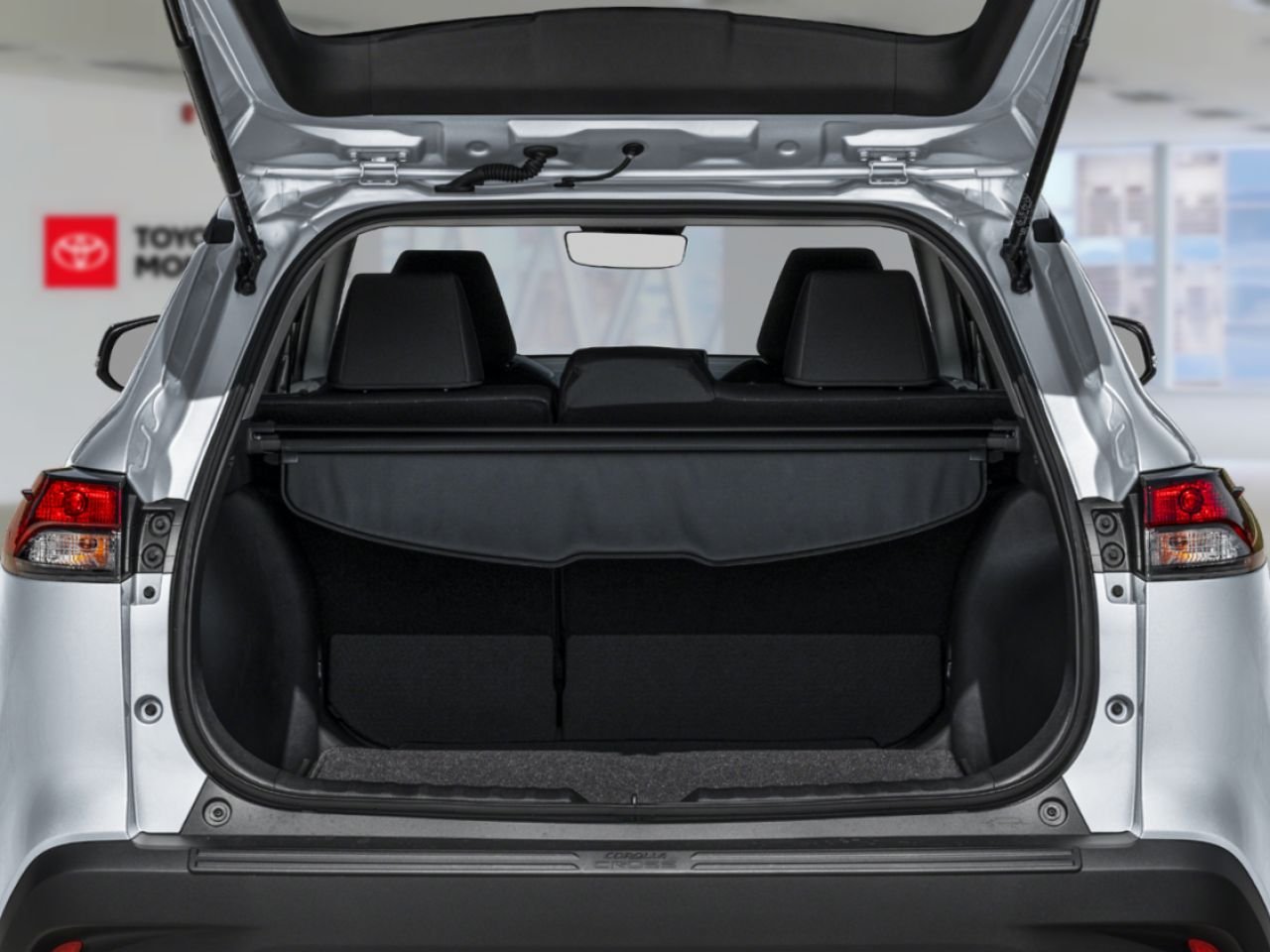 2026 Toyota Corolla Cross Sonic Silver Metallic Mont-Laurier - photo #5