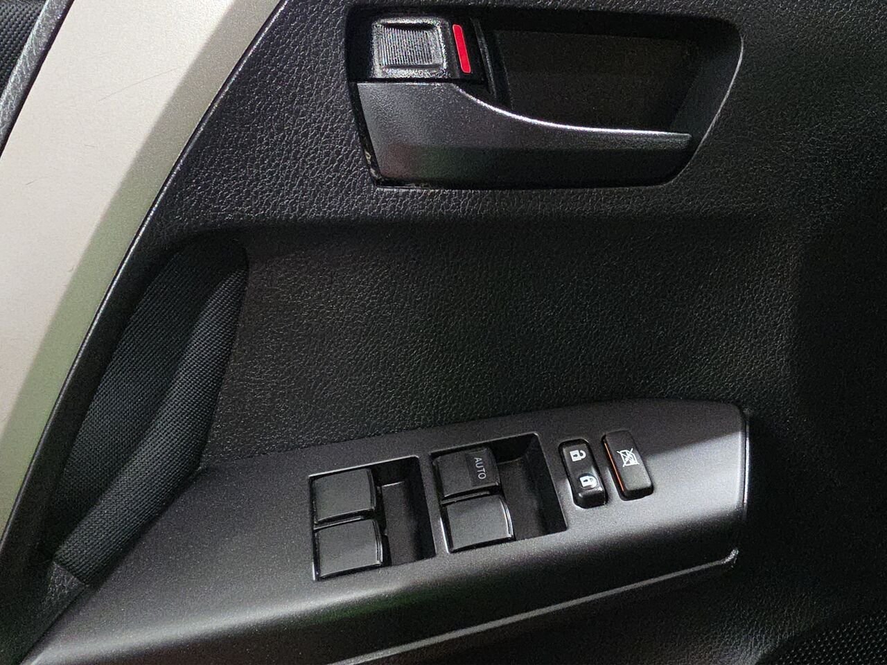 2017 Toyota RAV4 Traction intégrale 4 portes LE, caméra de recul, sièges chauffant, commande audio au volant Grey Val-David - photo #13