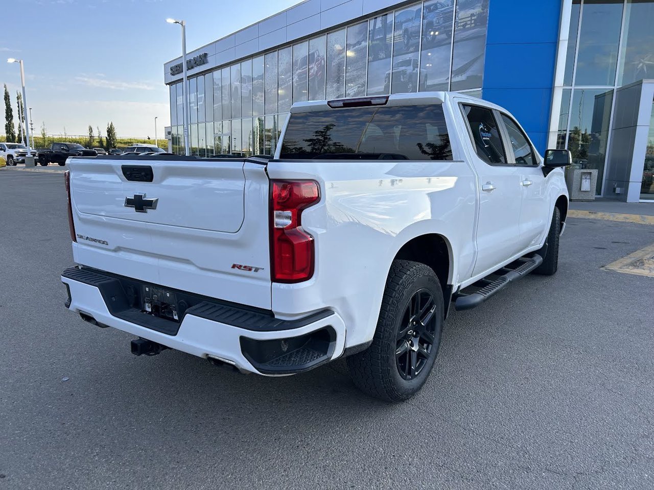 2024 Chevrolet Silverado 1500 4WD Crew Cab 147 RST White Sherwood Park - photo #4