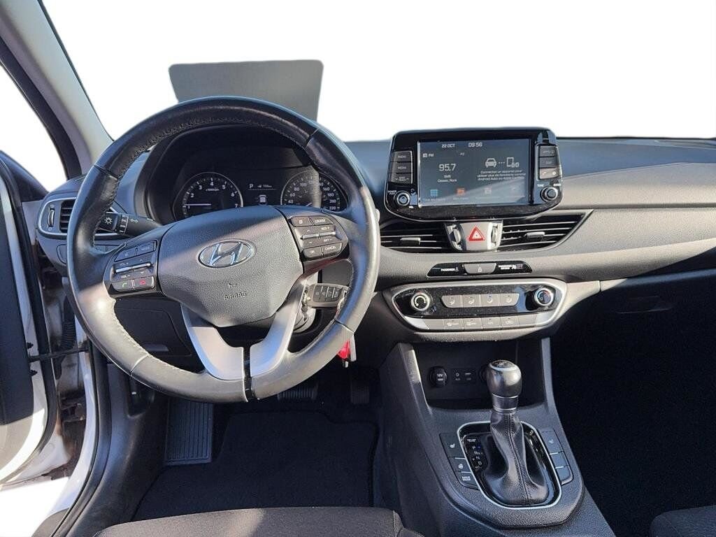 Hyundai Elantra GT NIV KMHH35LE4JU042398 2018 Blanc Chicoutimi - photo #10