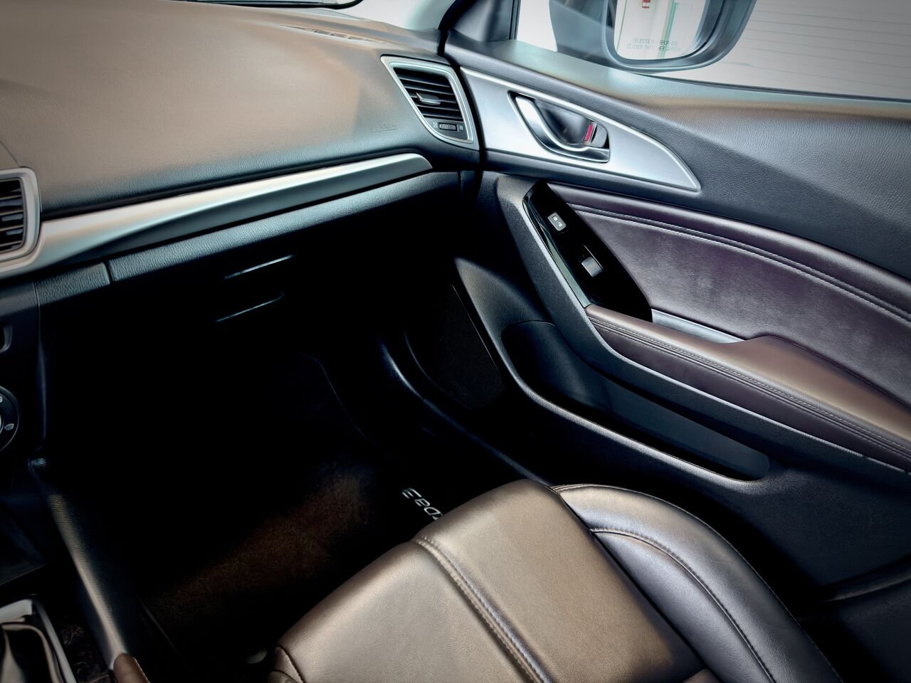 Mazda Mazda3 2018 Gris Notre-Dame-des-Prairies - photo #18