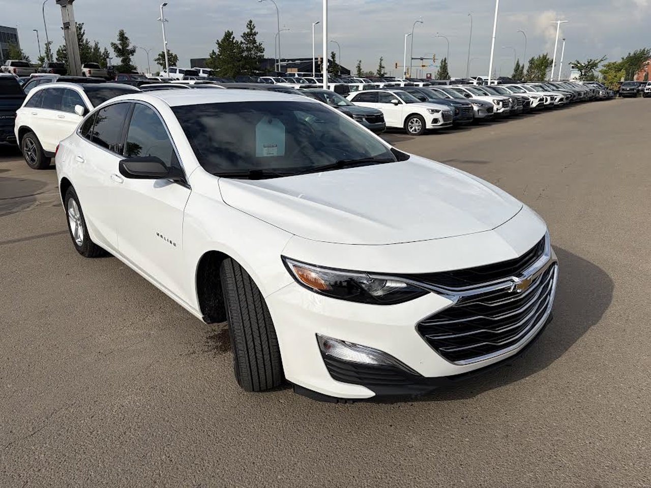 2022 Chevrolet Malibu 4dr Sdn LS w/1LS White Sherwood Park - photo #1
