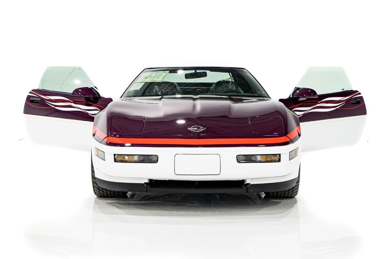Chevrolet Corvette *PRIX EN USD* RPO Z4Z PACE CAR PRESENTED IN DELIVERY PACKAGING WITH ONLY 192MILES (307KM) FROM NEW 1995 Blanc Montréal - photo #41
