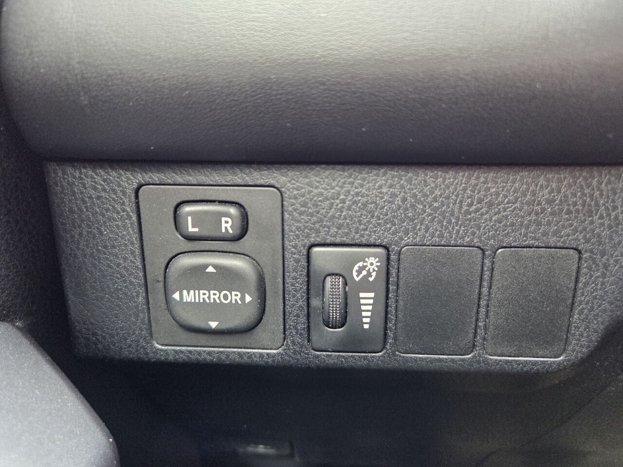 2016 Toyota RAV4 Hybrid White Mont-Laurier - photo #17