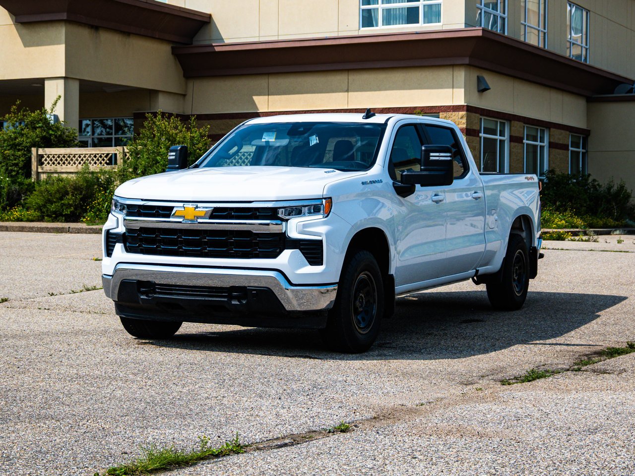 2025 Chevrolet Silverado 1500 4WD Crew Cab 147 LT White Sherwood Park - photo #3