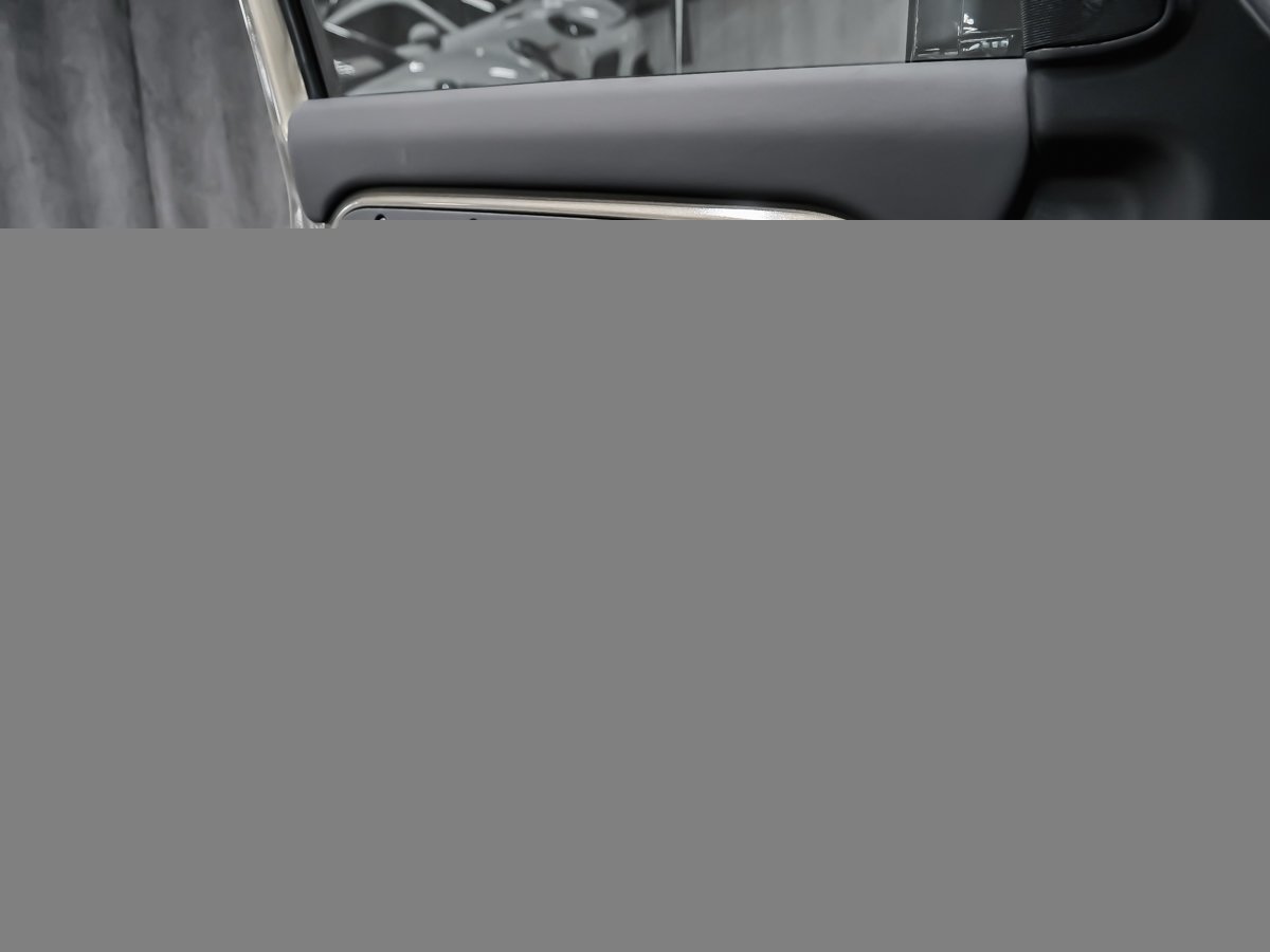 2025 Land Rover Defender S Green Montreal - photo #22