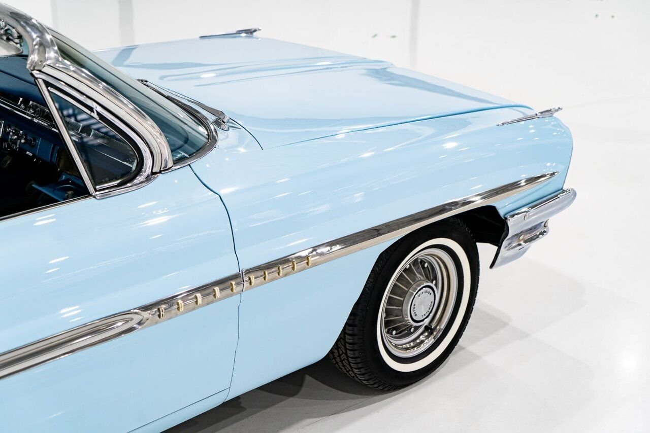 Pontiac Bonneville **PRIX EN USD**C8 Suffix 389cu.in. TriPower 4 Speed 1961 Bleu Montréal - photo #42