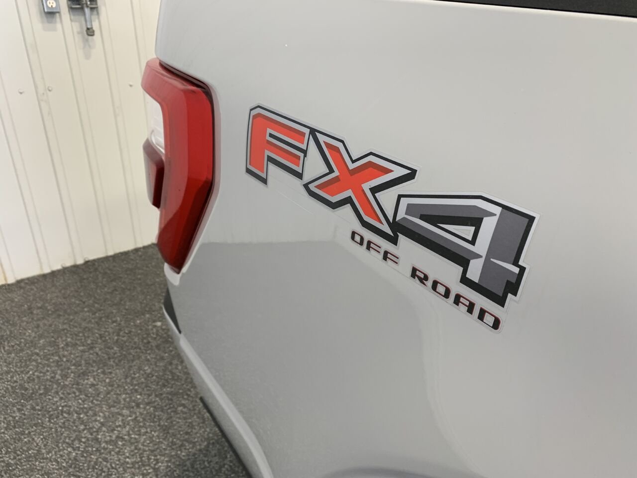 2023 Ford F-150 Grey Châteauguay - photo #8