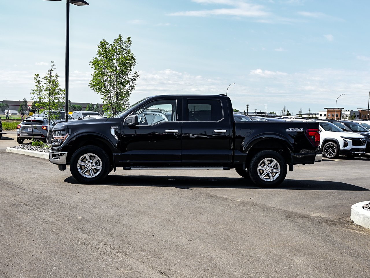2024 Ford F-150 XLT 4WD SuperCrew 5.5' Box Black Sherwood Park - photo #9