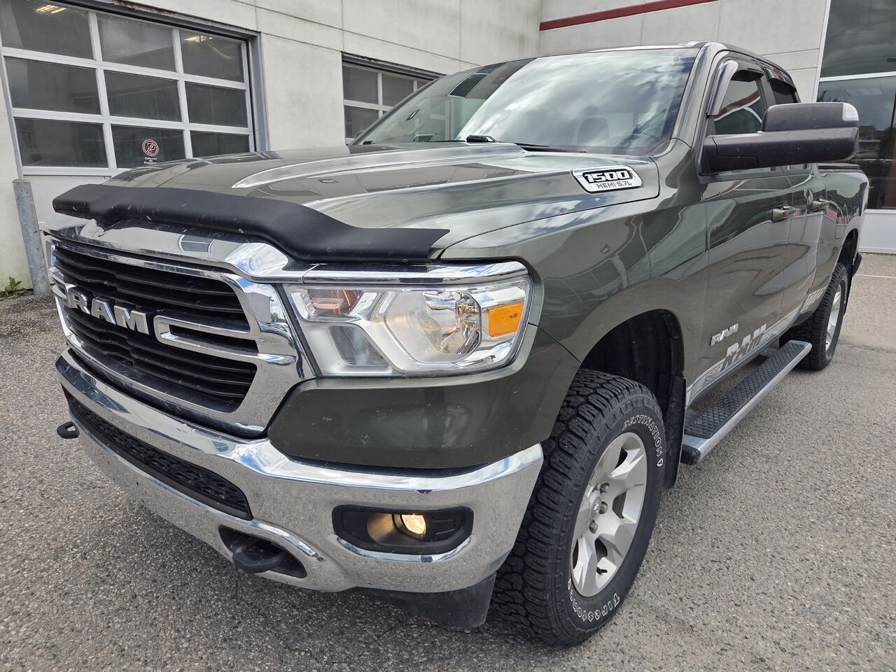 2021 RAM 1500 06N5 VERT Mont-Laurier - photo #0