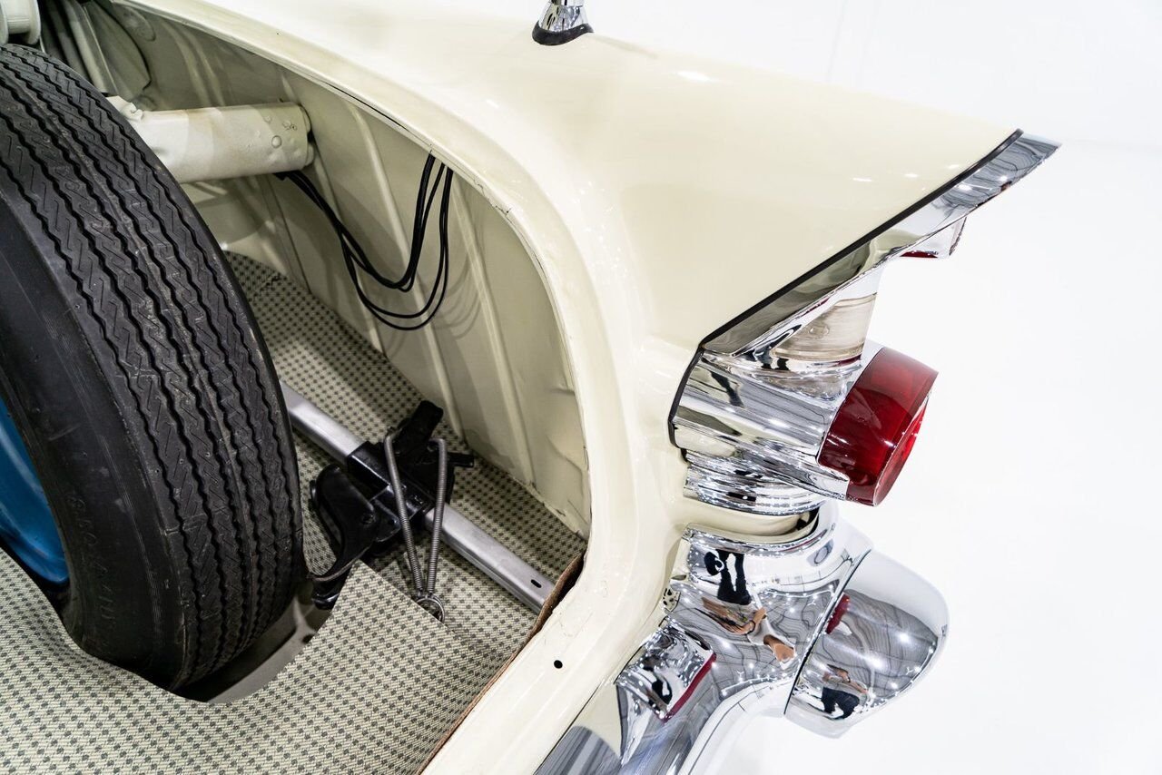 1957 Pontiac Bonneville *PRICE IN USD* Fuel injected 347/315HP 1 of 630 produced White Montreal - photo #98