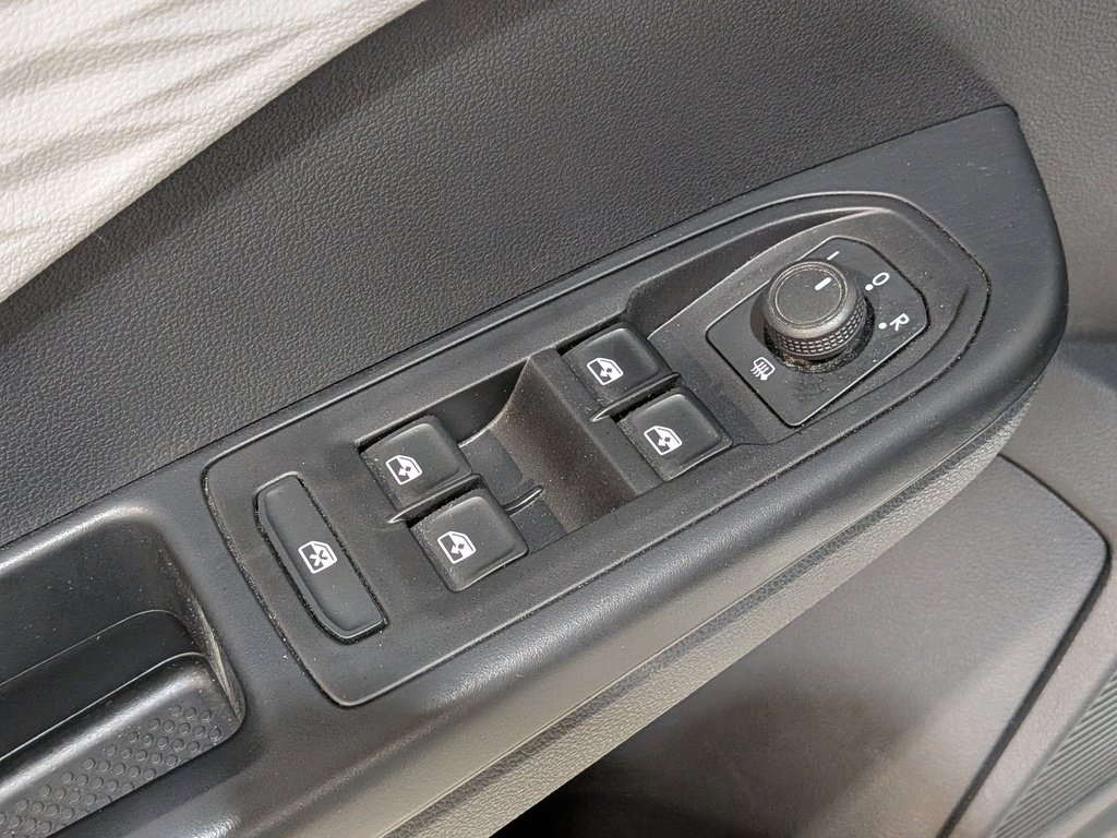 2023 Volkswagen Taos Trendline FWD White Val-David - photo #32