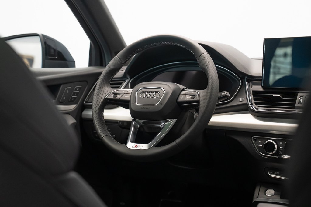 Audi Q5 Technik 45 TFSI quattro / Very LOW KM 2023 Bleu Kirkland - photo #22