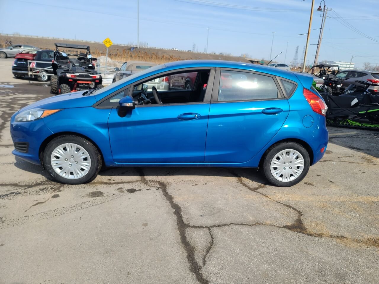 2017 Ford Fiesta Blue  - photo #2