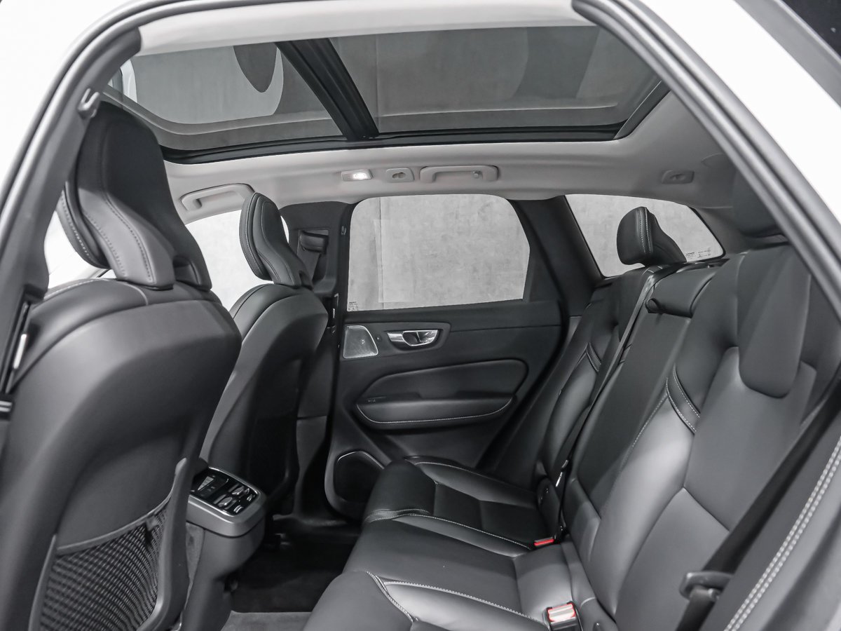 Volvo XC60 B6 INSCRIPTION ADVANCED CLIMATE BOWERS 2022 Blanc Montréal - photo #12
