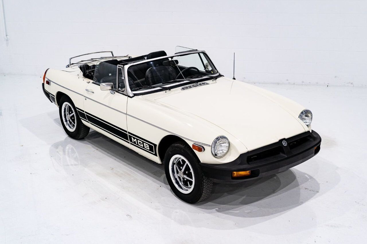 1979 MG B Beautifully presented from former complete restoration White Montreal - photo #41