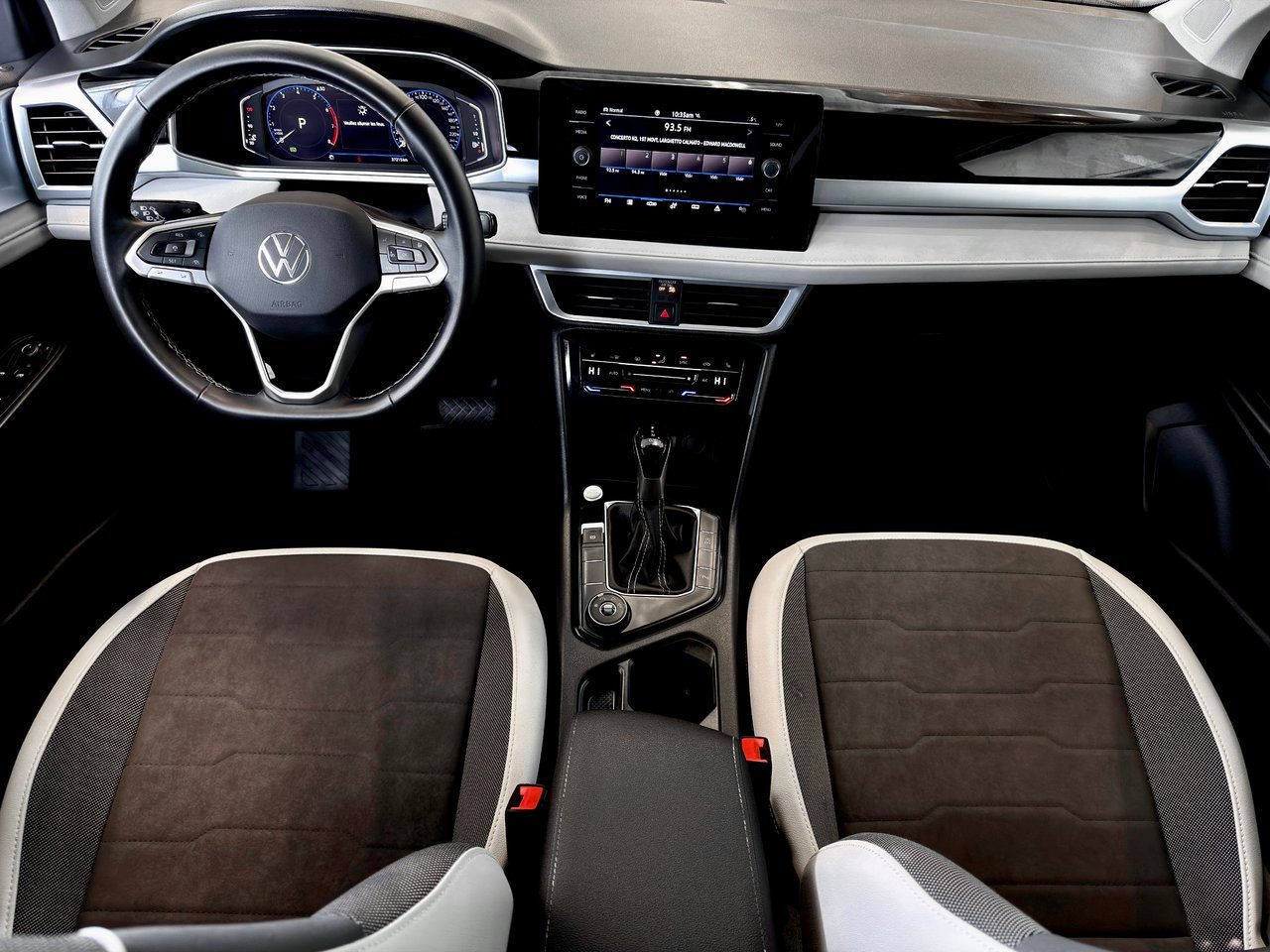 2025 Volkswagen Taos Silver Notre-Dame-des-Prairies - photo #19