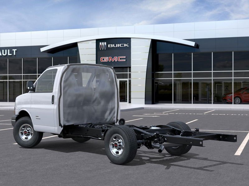2026 GMC Savana Commercial Cutaway 2026 SUMMIT WHITE