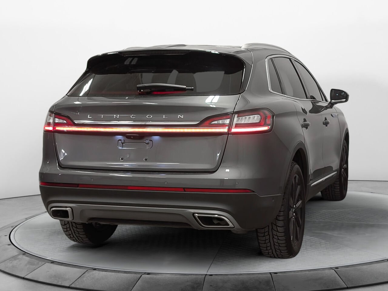 2023 Lincoln NAUTILUS Reserve AWD Toit Ouvrant Bas Kilométrage Grey Sherbrooke - photo #4