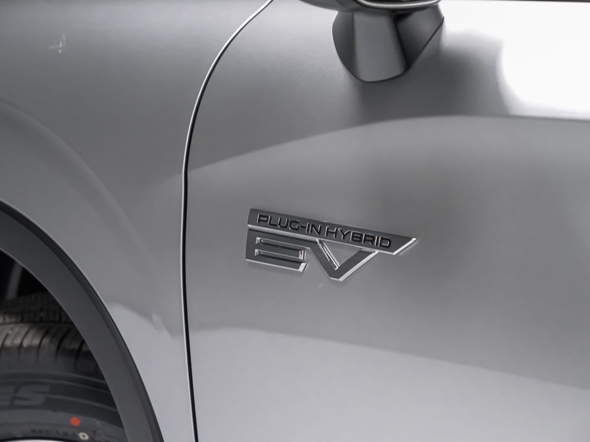 2026 Mitsubishi Outlander Plug-In Hybrid ES Graphite Grey Metallic Montreal - photo #4