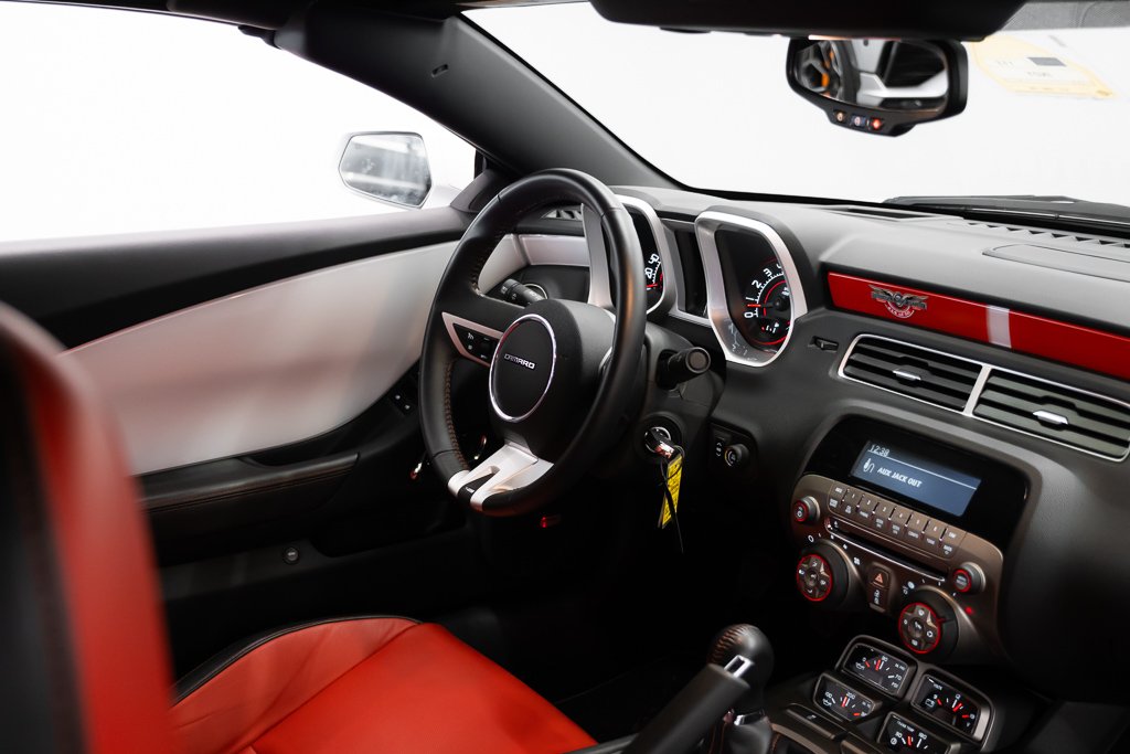 2011 Chevrolet Camaro 2dr Conv 2SS | PRICE IN USD | 14 of 50 White Kirkland - photo #13