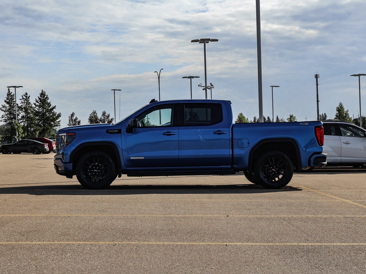 2023 GMC Sierra 1500 4WD Crew Cab 147 Elevation Blue Sherwood Park - photo #4