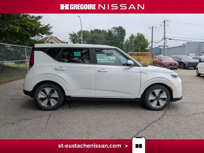 2022 Kia Soul White Laval - photo #13