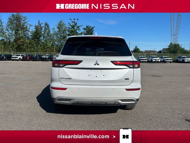 2024 Mitsubishi Outlander White Laval - photo #13