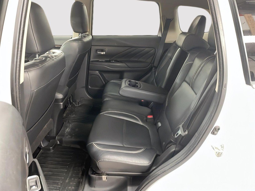 2018 Mitsubishi Outlander Plug-In Hybrid White Amos - photo #20