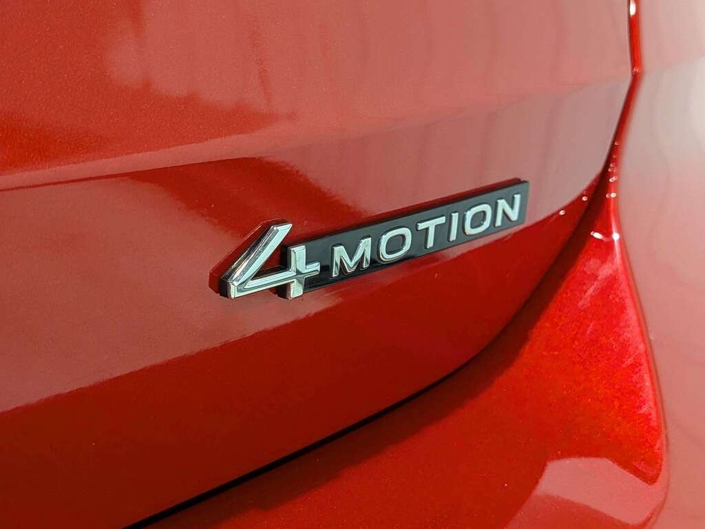 2024 Volkswagen Taos Highline 4MOTION Red Val-David - photo #34