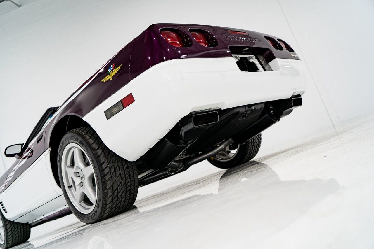 Chevrolet Corvette *PRIX EN USD* RPO Z4Z PACE CAR PRESENTED IN DELIVERY PACKAGING WITH ONLY 192MILES (307KM) FROM NEW 1995 Blanc Montréal - photo #78