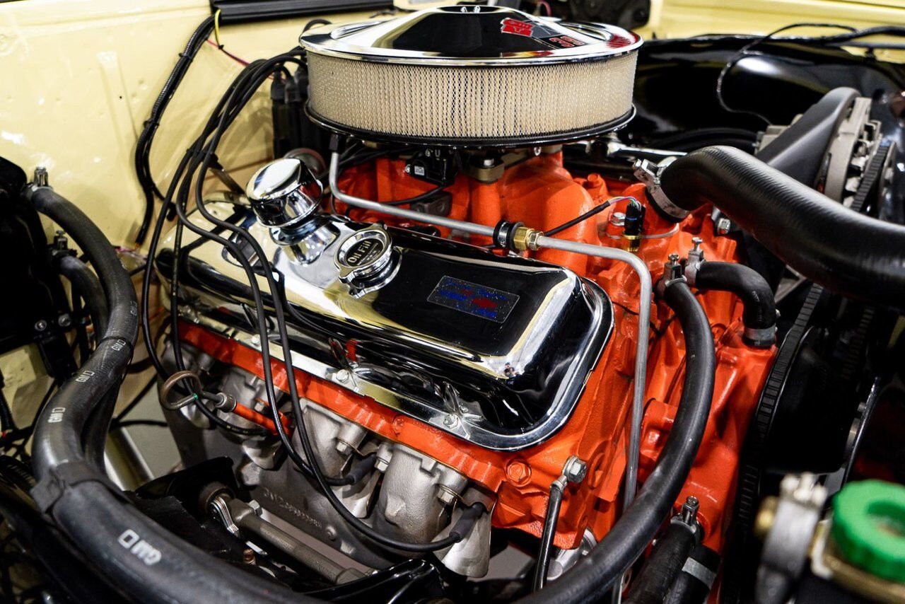 1965 Chevrolet Impala SS *PRIX EN USD* 396/325HP 4spd frame off restoration Yellow Montreal - photo #15