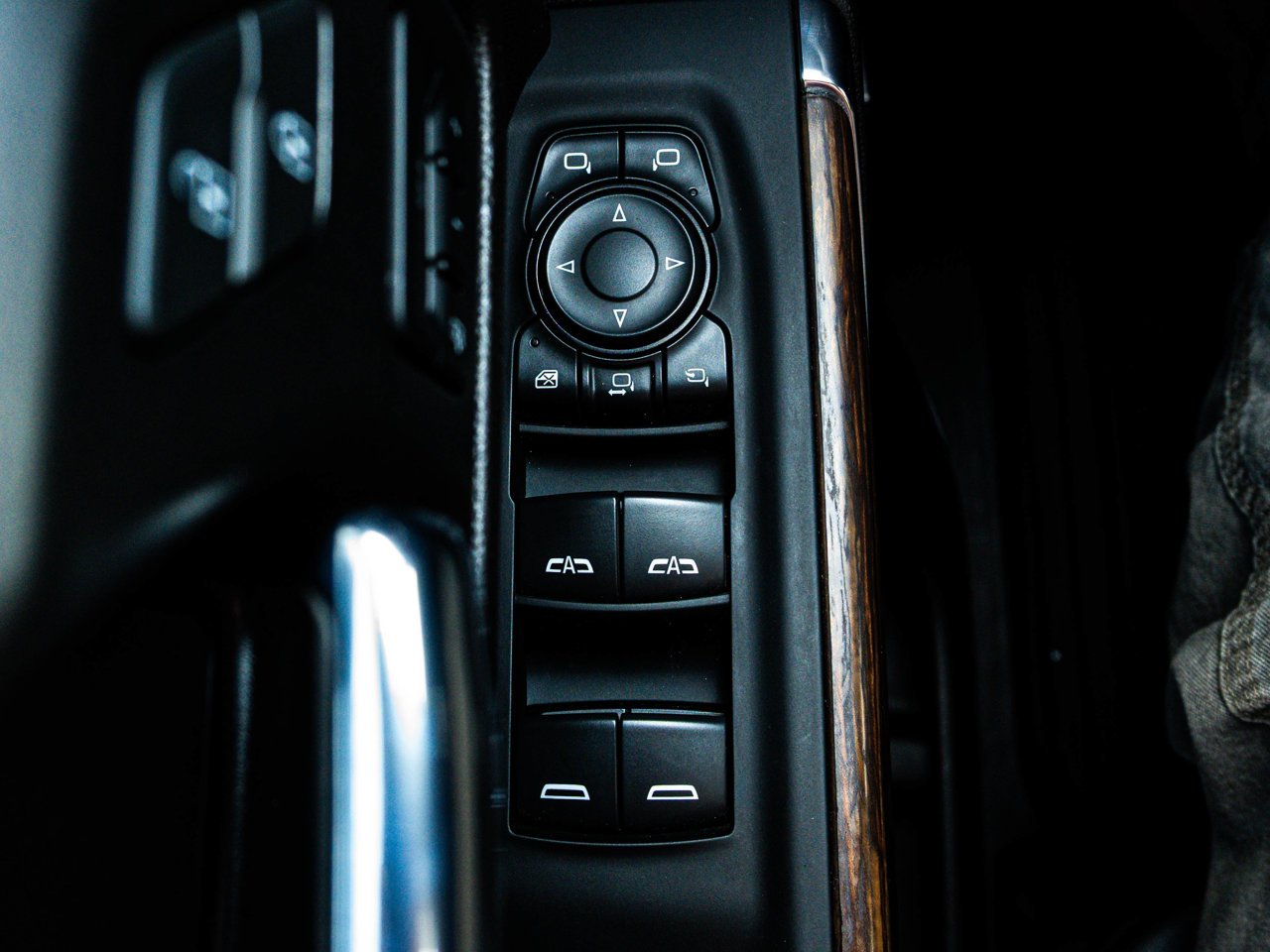 2023 Chevrolet Silverado 3500HD 4WD Crew Cab 159 High Country Black Sherwood Park - photo #17