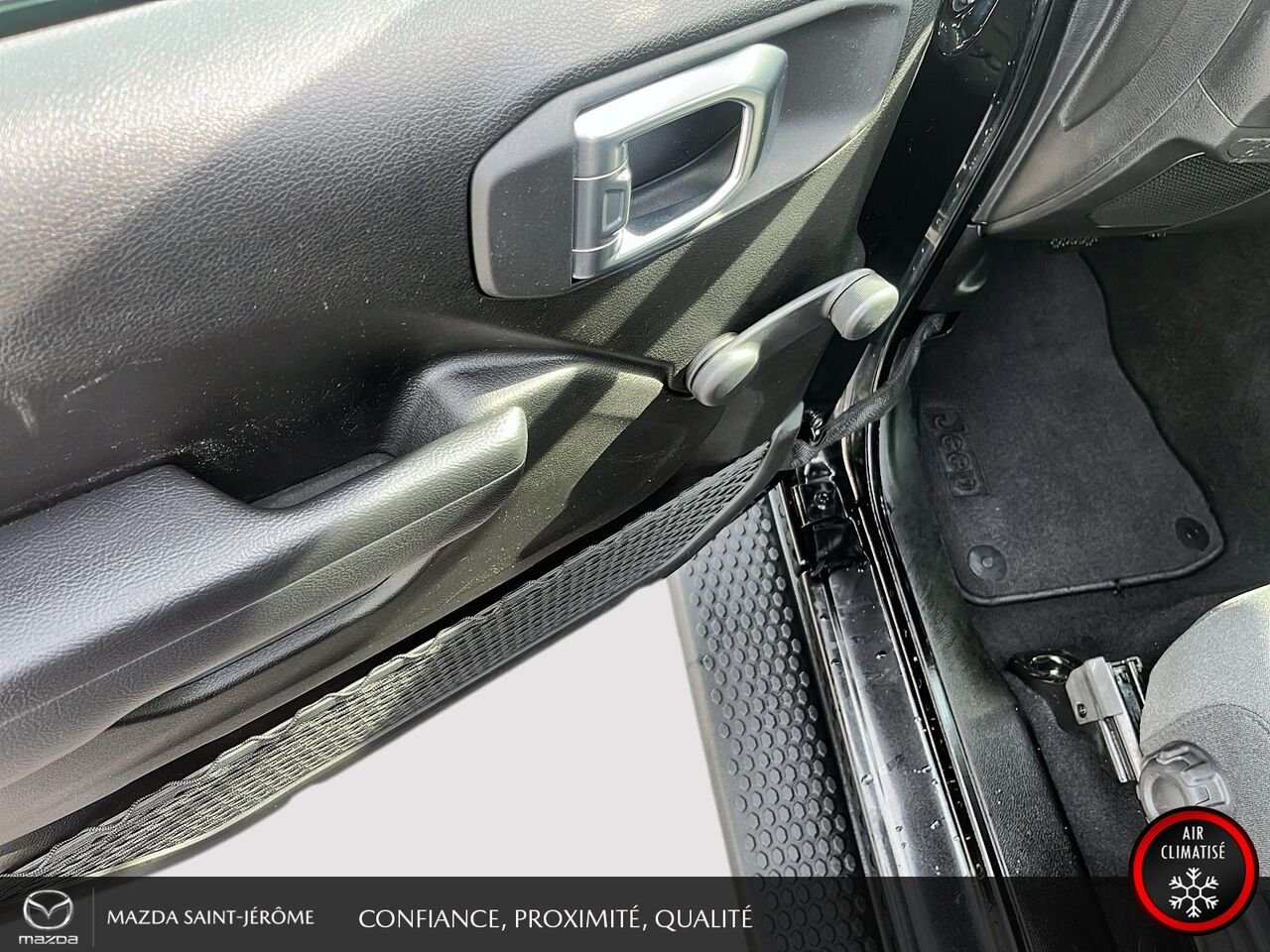 2024 Jeep Wrangler Sport 2 PORTES | TOIT SOUPLE | 4x4 | AUTOMATIQUE | V6 Black Saint-Jérôme - photo #12