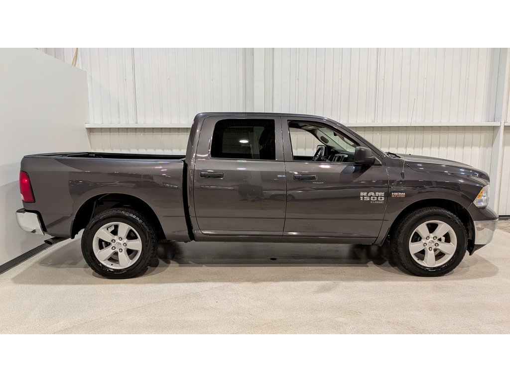 Ram 1500 Classic SLT 4x4 Crew Cab 5'7" Box 2023 Gris Val-David - photo #6