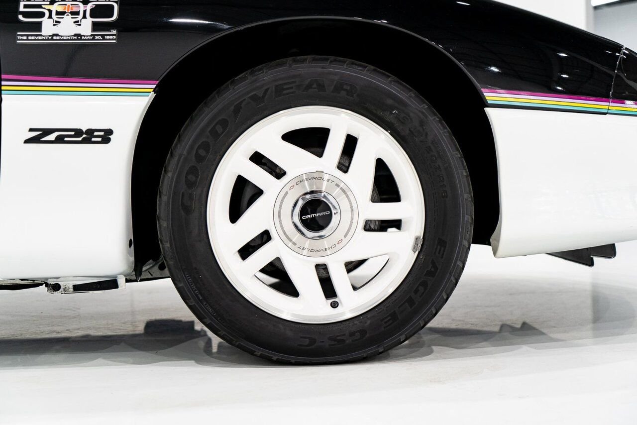 1993 Chevrolet CAMARO Z28 PRIX EN USD | Pace Car with only 957km (595mi) with original window sticker Black Montreal - photo #46