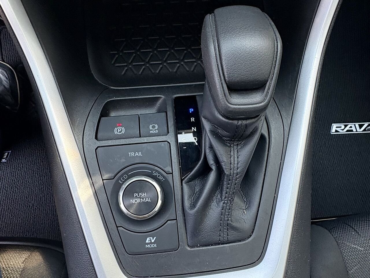 Toyota RAV4 2022 Gris Mont-Laurier - photo #19