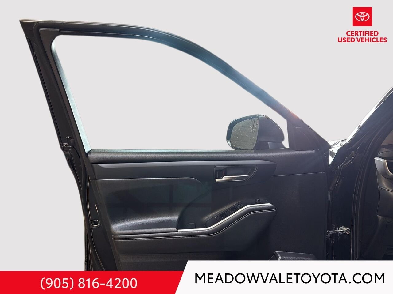 2021 Toyota Highlander One Owner, Clean Car Fax, Power Sunroof, Power Trunk, Power Seat, SofTex Leather Midnight Black Metallic Mississauga - photo #7