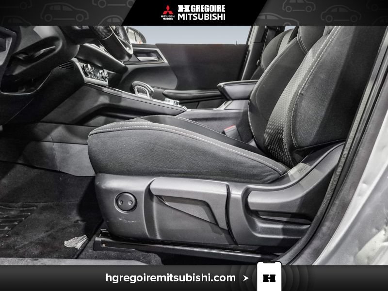 2022 Mitsubishi Outlander Grey Blainville - photo #14