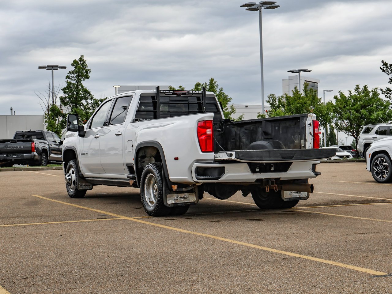 2021 Chevrolet Silverado 3500HD 4WD Crew Cab 172 High Country White Sherwood Park - photo #5