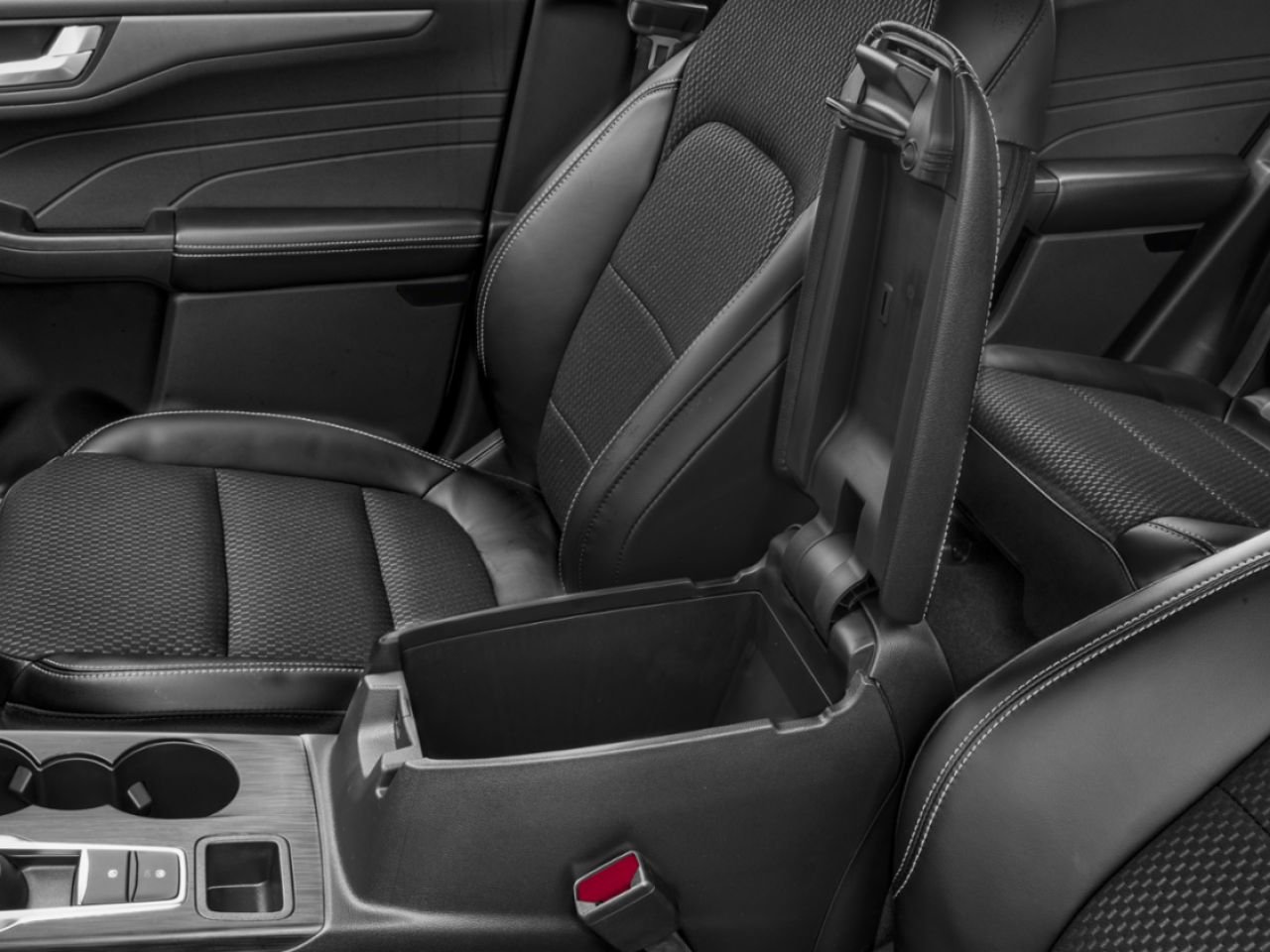 Ford Escape VHR TA 2025 Noir agate métallisé Châteauguay - photo #5