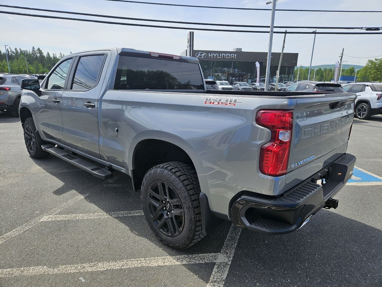 2026 Chevrolet Silverado 1500 Custom Trail Boss cabine multiplace 4RM 157 po Sterling Grey Metallic Thetford Mines - photo #5