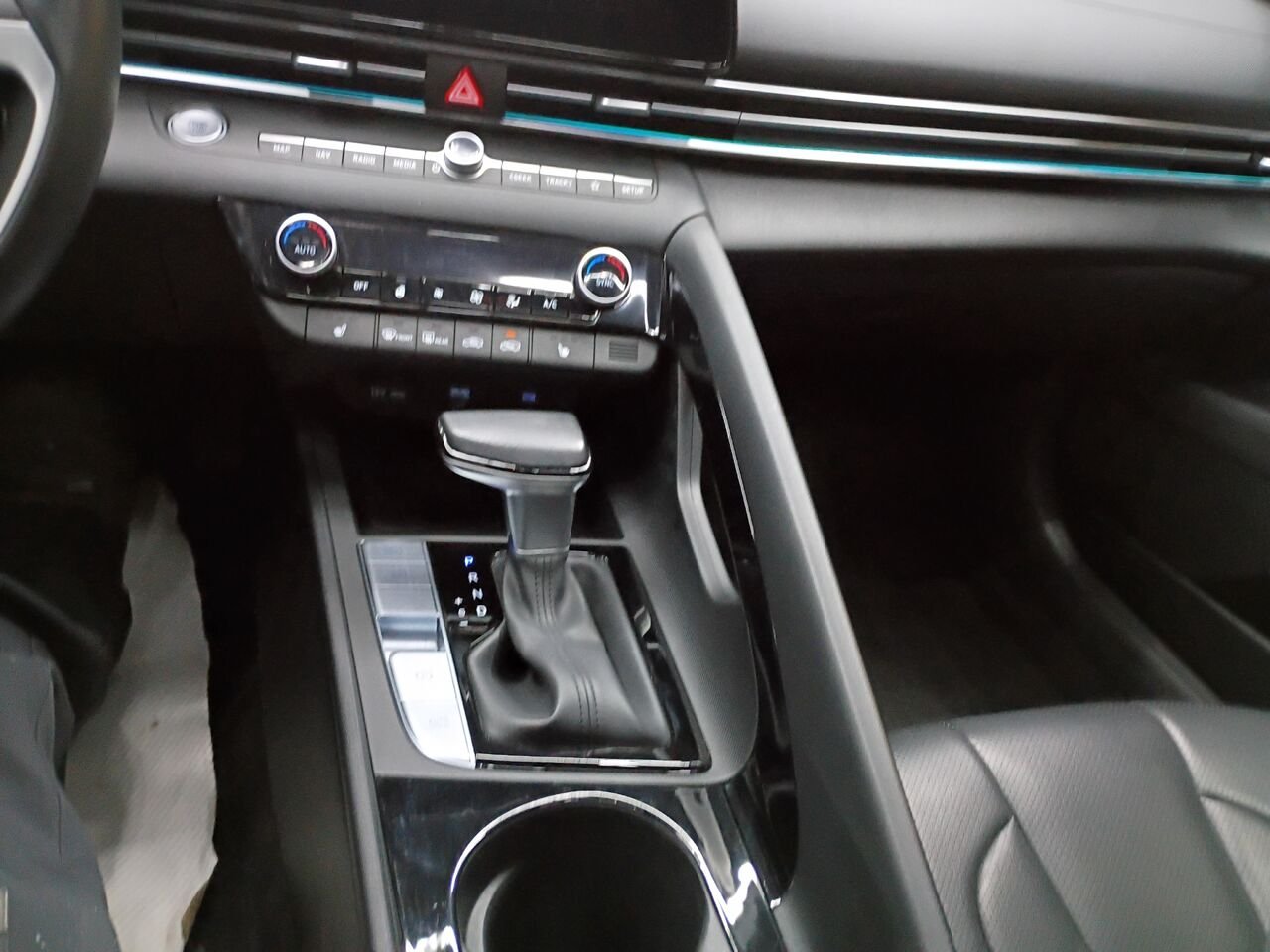 2025 Hyundai Elantra Hybrid Grey Blainville - photo #25