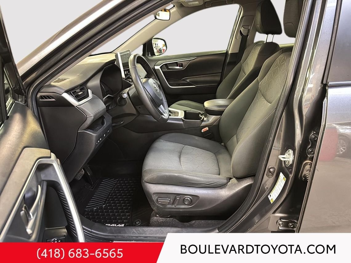 Toyota RAV4 Hybride 99232A-83 | XLE, AWD 2023 Gris Québec - photo #9