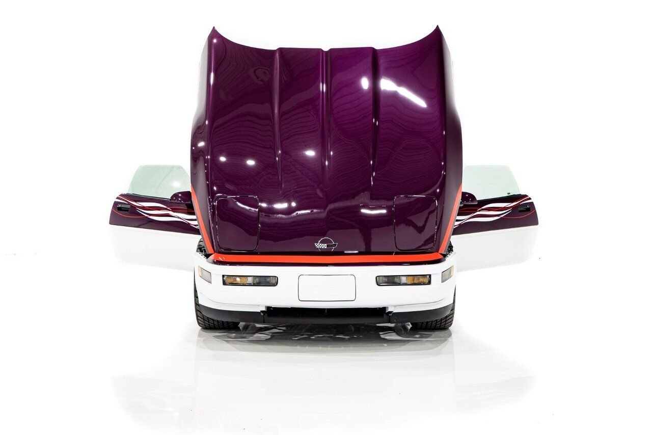Chevrolet Corvette *PRIX EN USD* RPO Z4Z PACE CAR PRESENTED IN DELIVERY PACKAGING WITH ONLY 192MILES (307KM) FROM NEW 1995 Blanc Montréal - photo #42