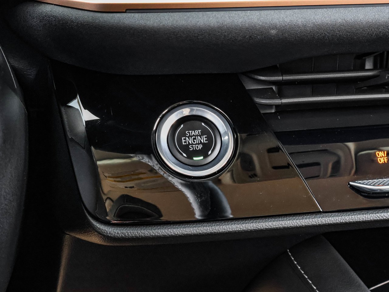 2026 Buick Envision AWD 4dr Sport Touring Black Sherwood Park - photo #25